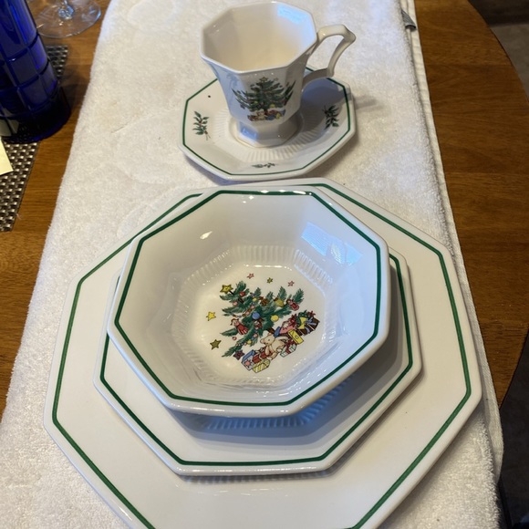 Christmas Time by Nikki Japan 5 piece place setting. New in box. Vintage - Picture 4 of 4
